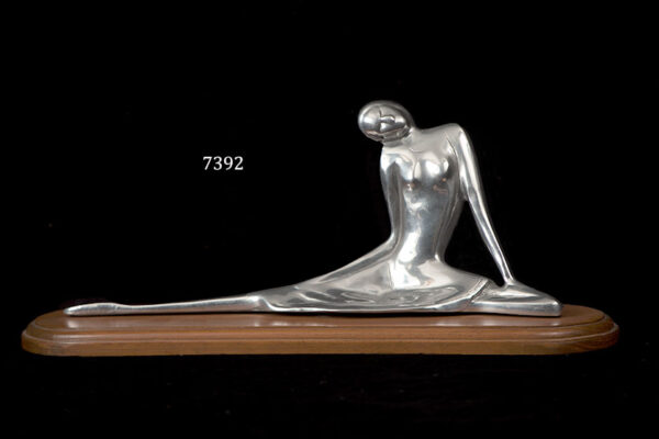 BAILARINA C/BASE DE MADERA / WOMAN, SCULPTURE ON WOOD